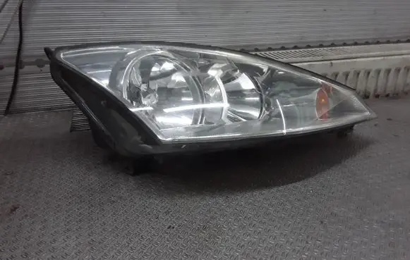 Ford Focus Headlight/headlamp 2M5113W029BE