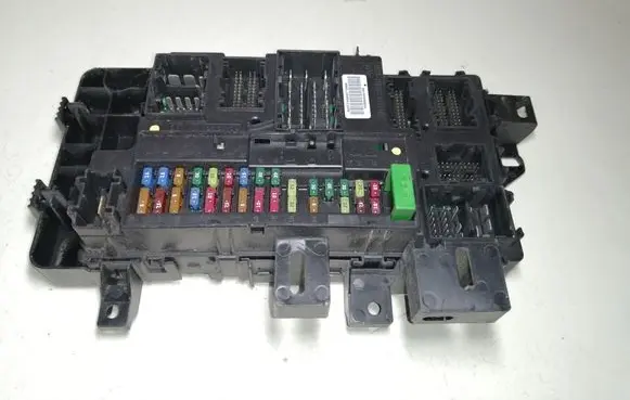 Ford Mustang VI Fuse module FR3T15604BH FR33T15604