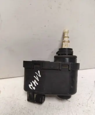 Headlight level adjustment motor
