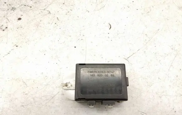 Mercedes-Benz ML W163 Aerial antenna amplifier A1638200289 1638200289