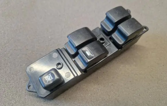 Mitsubishi L200 Quarter vent window switch 