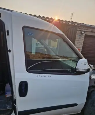 Opel Combo D Front door