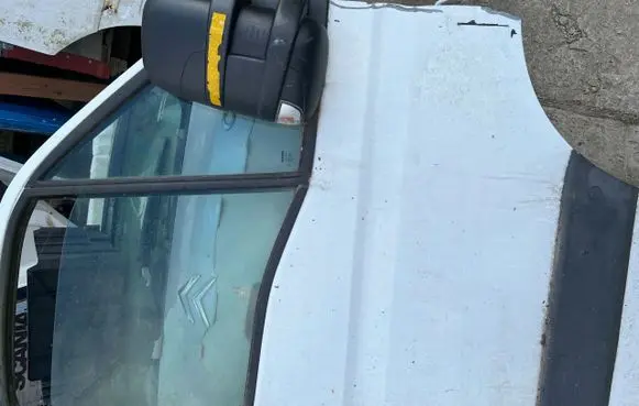 Iveco Daily 5th gen Sliding door window/glass 
