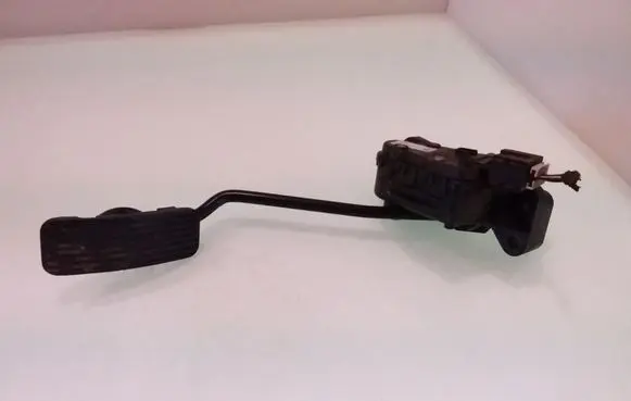Opel Zafira B Accelerator throttle pedal GM9201343 6PV00811500