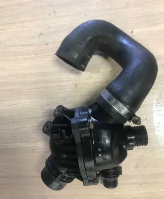BMW 3 E90 E91 Thermostat/thermostat housing 753665507 09010800100 754631902