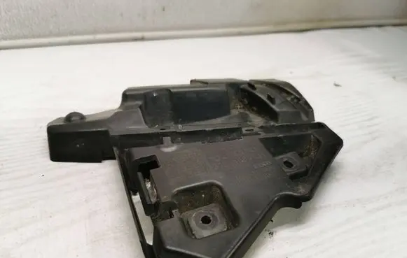 Volvo C30 Front bumper mounting bracket 31214884