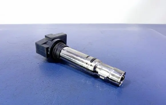 Volkswagen Golf IV High voltage ignition coil 0986221023