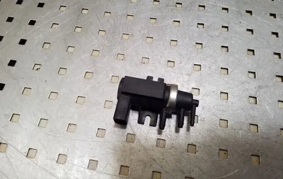 Volkswagen Touareg I Turbo solenoid valve 1J0906627C 72290303