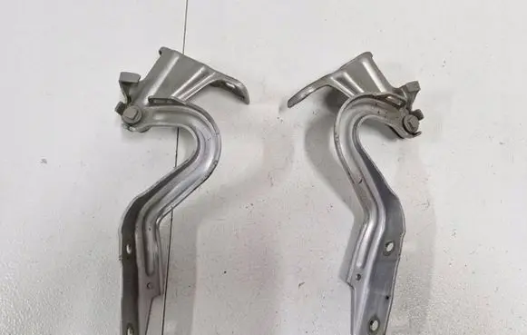 Fiat 500L Engine bonnet/hood hinges
