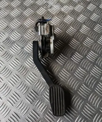 Volvo V70 Accelerator throttle pedal 30683517