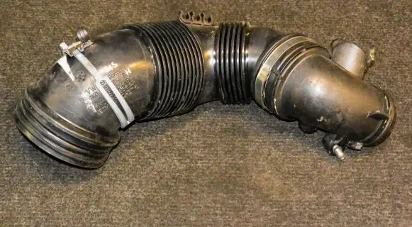 Volkswagen Jetta VI Intercooler hose/pipe