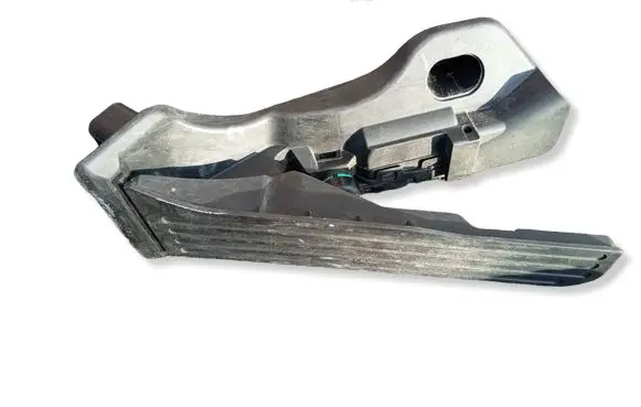 Volkswagen Tiguan Accelerator throttle pedal 1K1723503M 6PV00889001