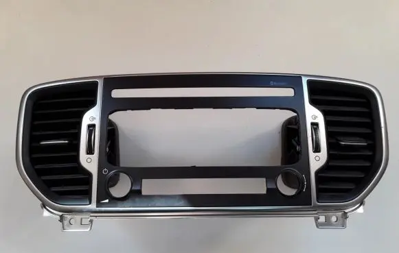 KIA Sportage Dash center air vent grill 97420F1000