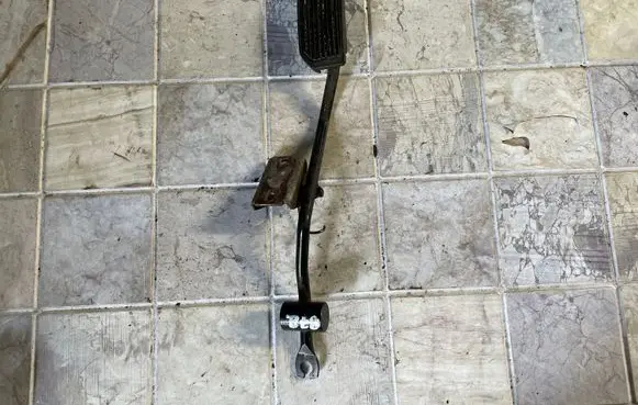 Nissan Serena Accelerator throttle pedal