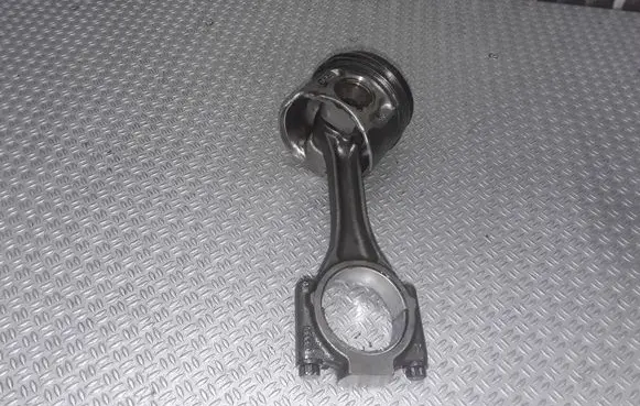 Volkswagen Touran I Piston with connecting rod