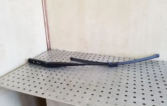 Volkswagen Eos Front wiper blade arm 1Q1955409