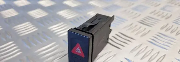 Volkswagen PASSAT B5 Hazard light switch 3B0953235C
