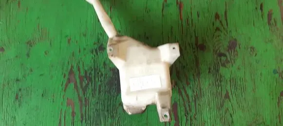 Honda Civic Windshield washer fluid reservoir/tank