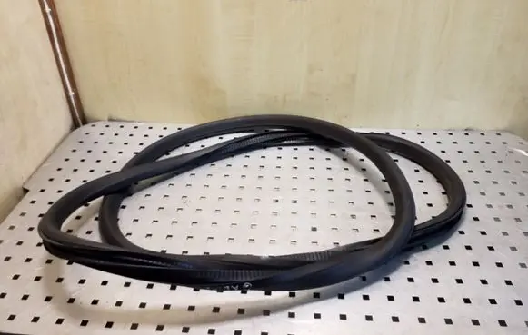 Opel Meriva B Rear door rubber seal (on body) 