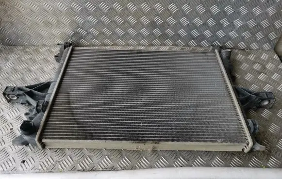 Volvo S60 Coolant radiator 30681493