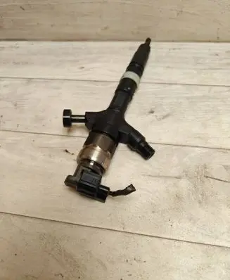 Toyota Corolla Verso E121 Fuel injector 236700G010
