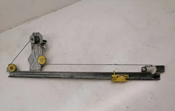 Opel Vivaro Front door manual window regulator 