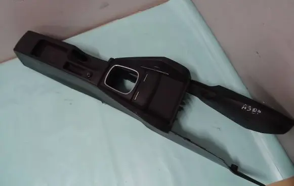 Audi A3 S3 8P Center console 