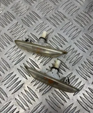 Front fender indicator light