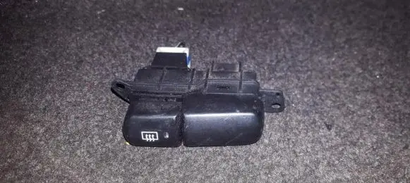 Mitsubishi Carisma Windscreen/window heater switch