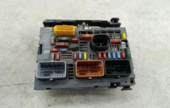 Peugeot 5008 BSM Control unit 9667044980