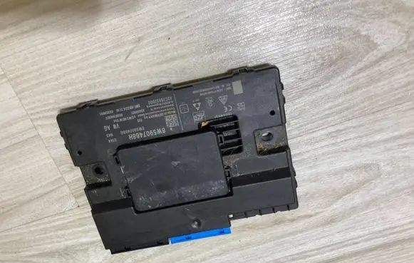 Audi A5 Gateway control module 8W5907468H 8W5907468G