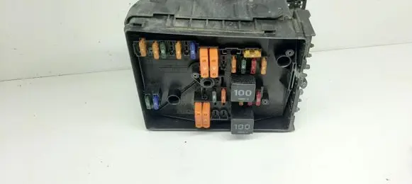 Volkswagen Caddy Fuse module 01718130