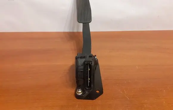 Chrysler 300 - 300C Accelerator throttle pedal 04861715AA 9711