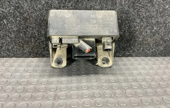 Mercedes-Benz C W203 Glow plug pre-heat relay 0255452832