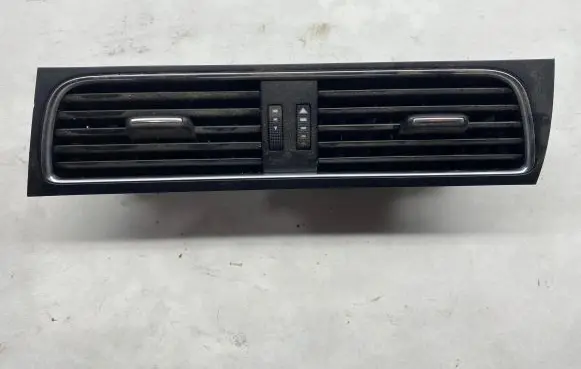 Audi A5 8T 8F Quarter panel pressure vent 8T2820951