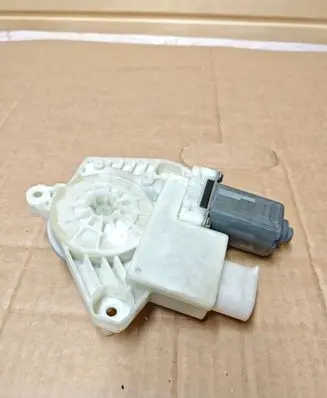 BMW 5 G30 G31 Front door window regulator motor 7455081 0017198308 C35315104