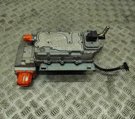 Voltage converter inverter