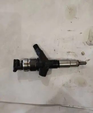 Subaru Forester SH Fuel injector 16613AA020 02M00231 5WS078