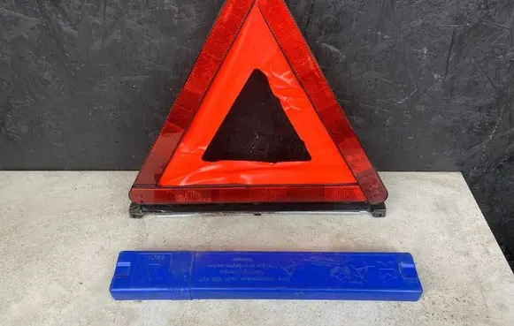 BMW 3 E46 Emergency warning sign 1095457