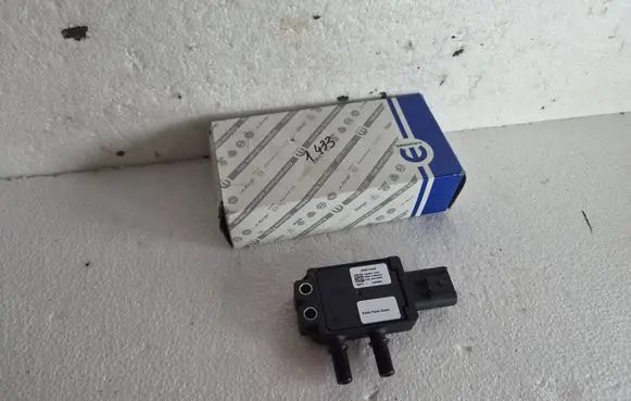 Dodge RAM 2500 DS Exhaust gas pressure sensor 68085750AB