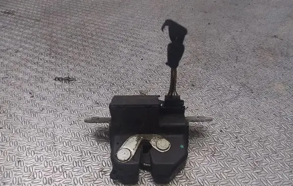 Fiat Punto Evo Tailgate/trunk/boot lock/catch/latch 55701971