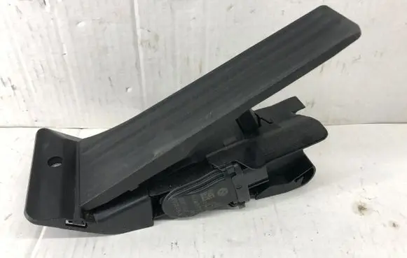 BMW 2 F22 F23 Accelerator throttle pedal 6853176