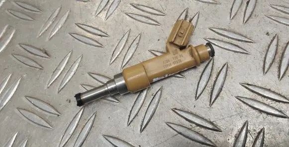Toyota Prius+ (ZVW40) Fuel injector 232500T030