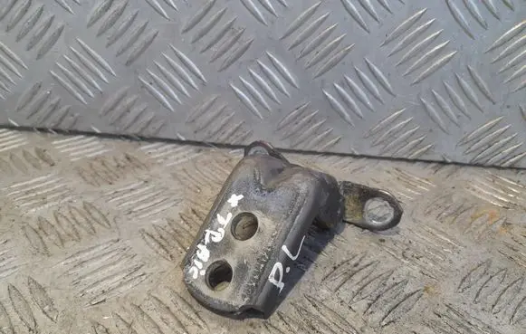Nissan X-Trail T31 Front door upper hinge