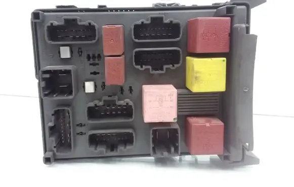 Renault Laguna II Fuse module 8200447438 518837117