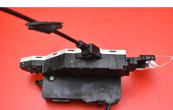 Peugeot 207 CC Front door lock 24097816