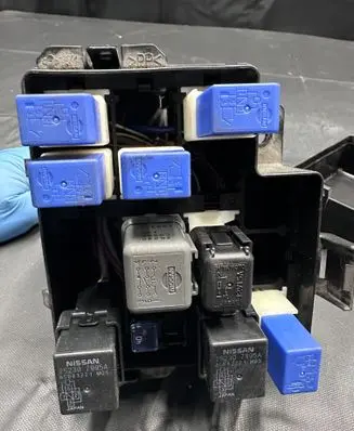 Infiniti FX Relay mounting block 252307995A ACB83221 25230C9968
