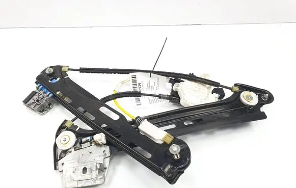 Rear door manual window regulator