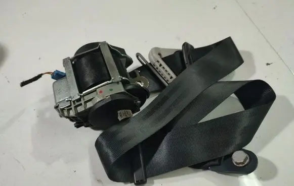 Peugeot 207 Front seatbelt 0404031