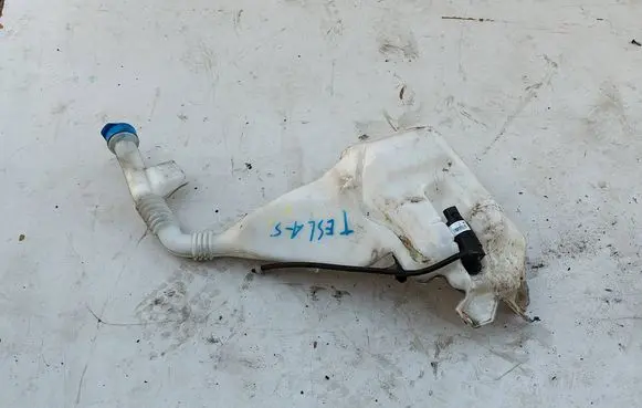 Tesla Model S Windshield washer fluid reservoir/tank
